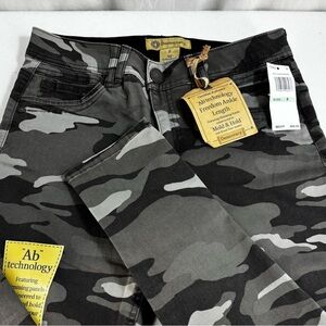 NWT Democracy Ab Technology Camo Freedom Ankle Pants Size 8